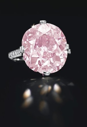Reluctant heiress’ ring breaks U.S. record for most expensive pink